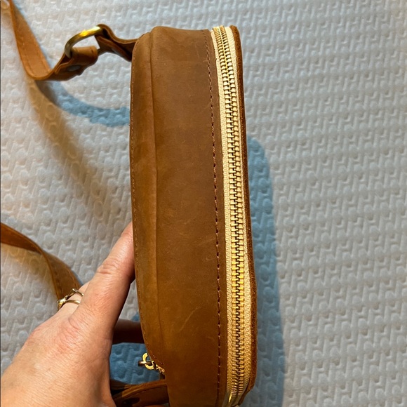 Portland Leather Goods Scarlett Sling in Dakota - Picture 4 of 10